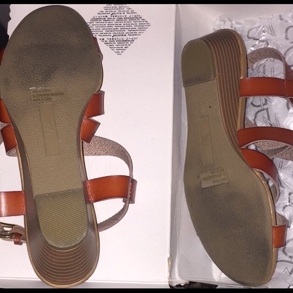 🌼🌼Brownish Low Heel Sandals🌼🌼 - Picture 4 of 5